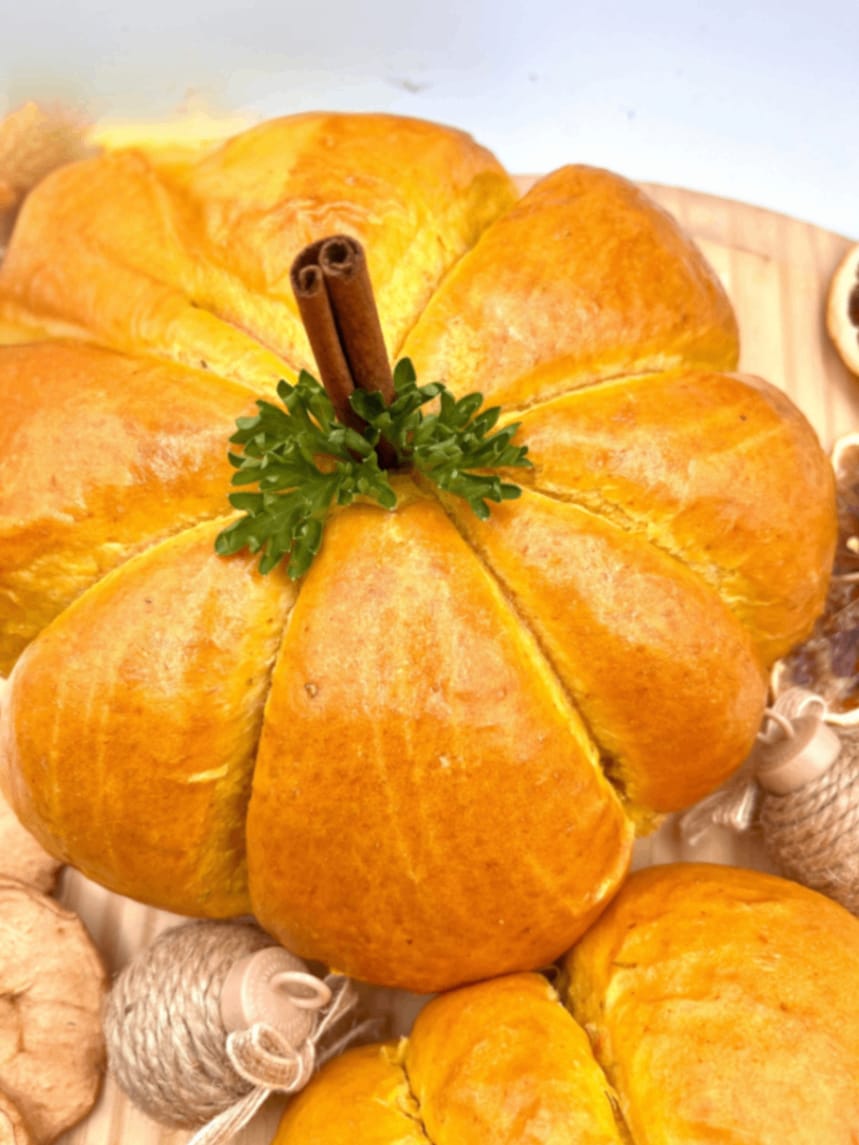 Pumpkin-Shaped Savory Bread